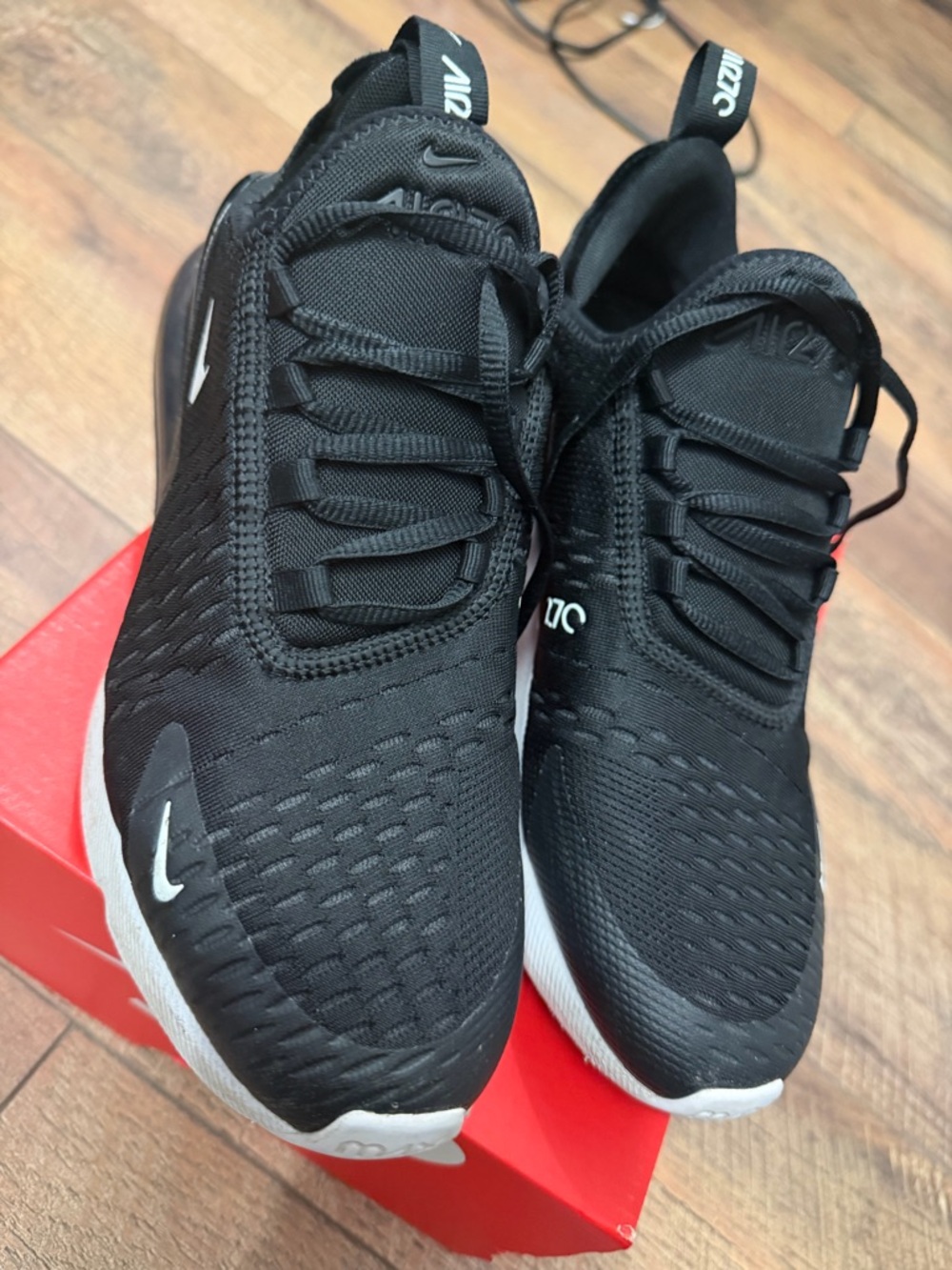 Nike Black/White Air Max 270 Lightweight Sneakers